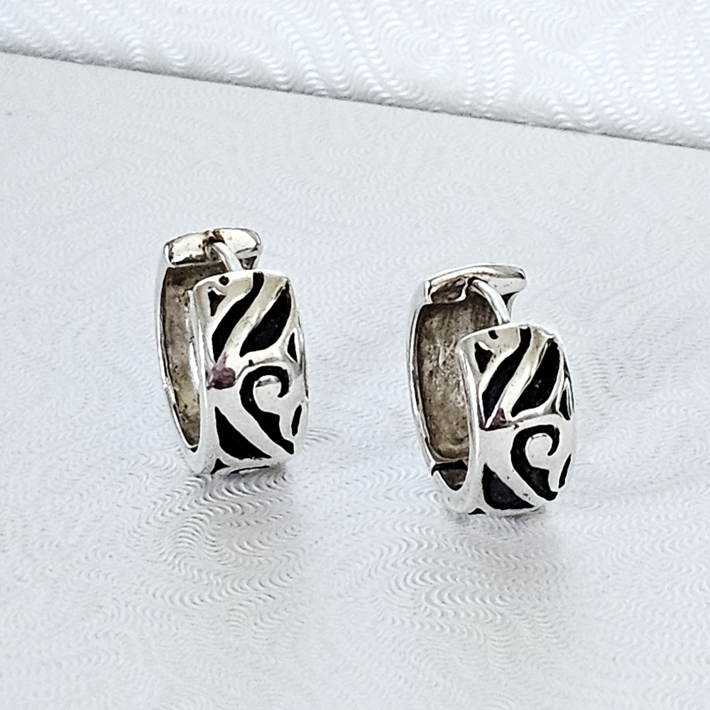 Silpada Very Rare Sterling Silver Oxidized Scroll Huggie Hoop Earrings P1735